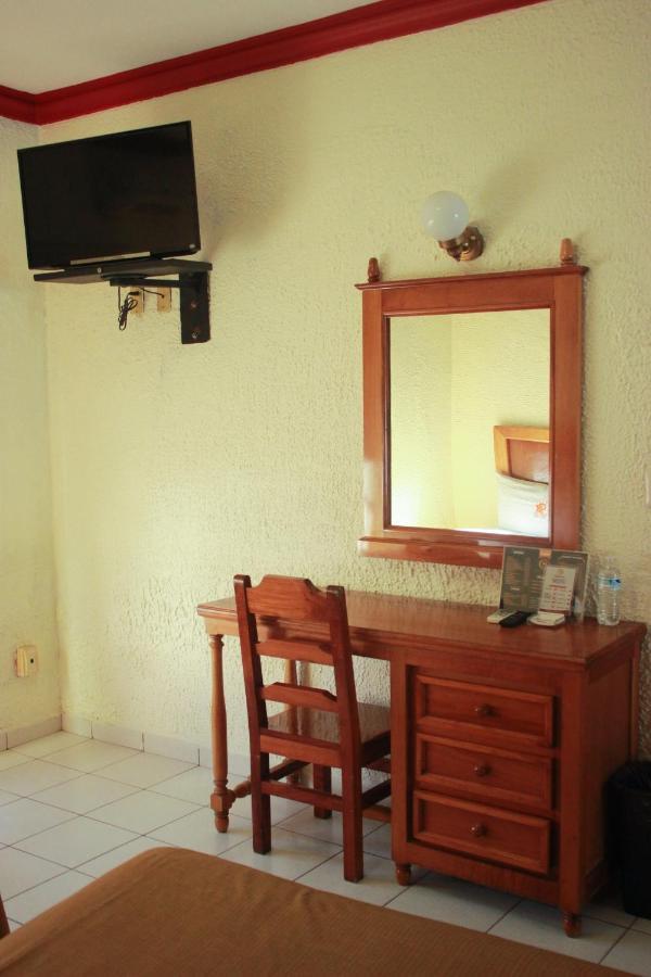 Hotel Pacific Tecoman Luaran gambar